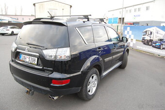 Mitsubishi Outlander - 3