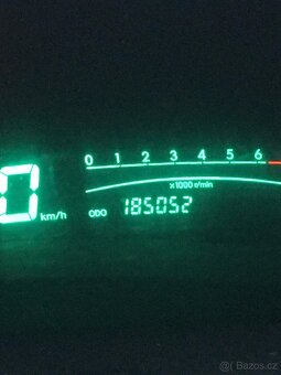 Toyota Yaris 1.0 benzin STK+M do 18.07.2027 - 3