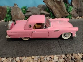 prodám model 1:18 ford thunderbird 1955 - 3