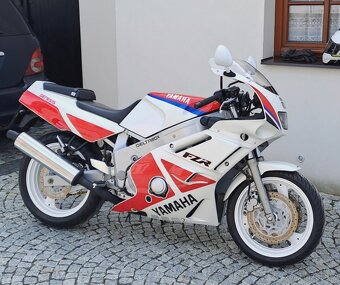 Yamaha FZR 600 3HE - 3