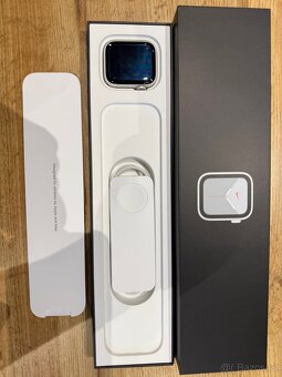 Apple Watch SE 44 mm - 3