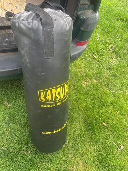 Eliptický trenažér a boxovací pytel - 3