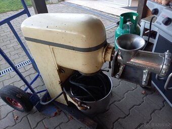 Mlejnek na klobásy - 3