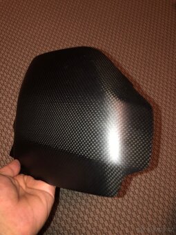 Karbonovy kryt kyvne vidlice Ducati Streetfighter V4 - 3