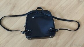 Dámský batoh s cvočky koženkový černý - 3