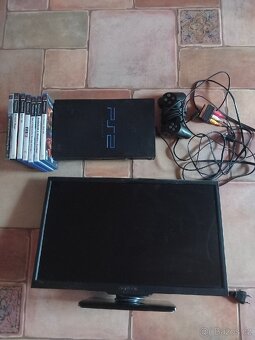 PS2 Slim s monitorem a hrama - 3