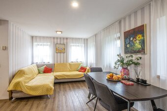 Stylové bydlení ve zrekonstruované roubence v Petrovicích - 3