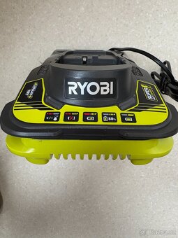 Ryobi RC18-150 18V One+ rychlonabíječka - 3