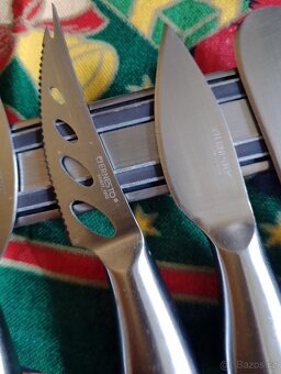 magnetická lišta z nožíky - 3