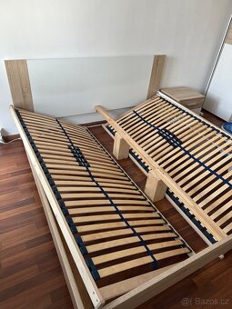 Postel, noční stolek a šatní skříň - 3