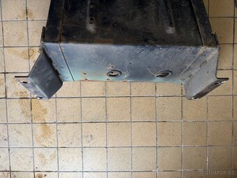 Držák baterii D90 - 3