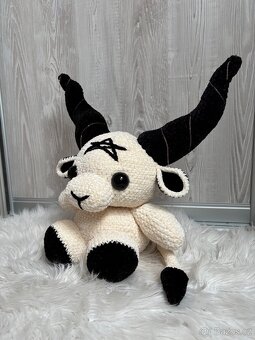 háčkovaný Baphomet - 3