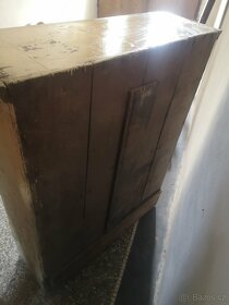 Stará skříňka, měkké dřevo, k renovaci - 3