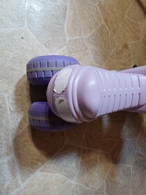 Růžovo-fialové odrážedlo ve tvaru motorky pro holky - 3