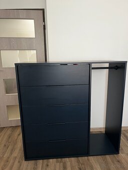 Tmavě modrá komoda - 3