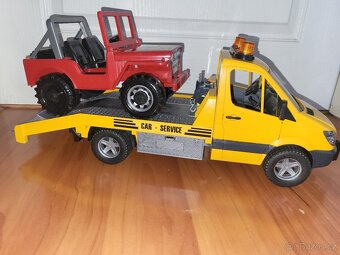 Odtahovka a auto Bruder, pekny stav - 3
