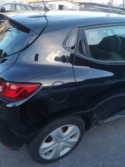 Renault Clio 1.2 benzín 2017 lehká havarie - 3