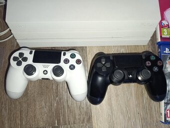 Bílý PS4 1 TB PRO - 3