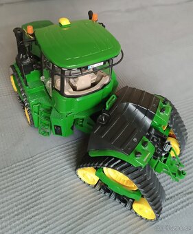 Bruder 4055 Pásový traktor John Deere 9620RX - 3