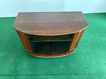 PROSKLENÝ STOLEK POD TV - 3