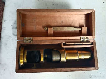 Starý mosazný mikroskop - 3