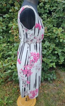 Lehké vzdušné šaty. M 38 10 - 3