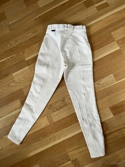 Bile rajtky zavodni - 3