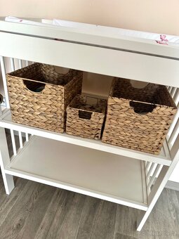 Přebalovací pult s košíky - 3