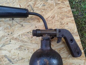 Starý hasící přístroj - 3