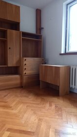 Obývací stěna dřevo - prádelník, knihovna, stolek - 3