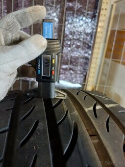 4 letní pneu 215/40 R17 - 3
