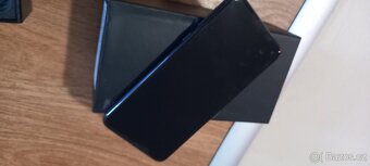 Samsung Galaxy S10e - 3
