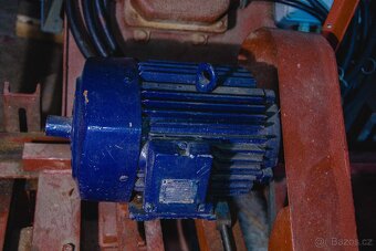 Prodám PILU na dřevo, nebo části (MOTOR 7.5 kw atd) + koleje - 3