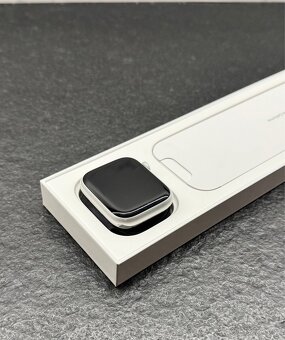 Apple Watch Series 8 45mm stříbrné - 3
