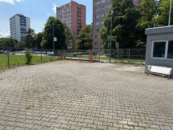 Pronájem zabezpečené plochy pro autobazar – Ostrava (areál R - 3