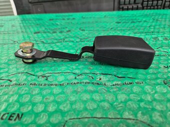 zámek bezpečnostního pásu přední Škoda Felicia 6U0857756A - 3