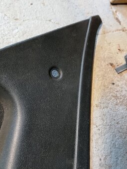 Škoda Forman plasty zadních sloupků - 3