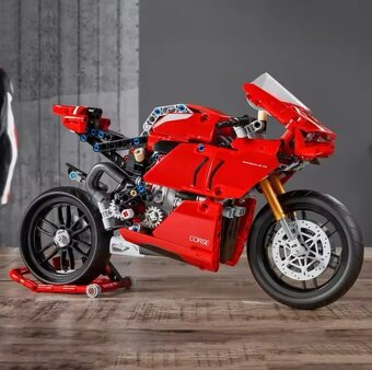 NOVÉ Ducati Panigale V4 S - 646ks kostek - 3