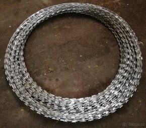 Žiletková spirála /ostnatý drát/ - 3