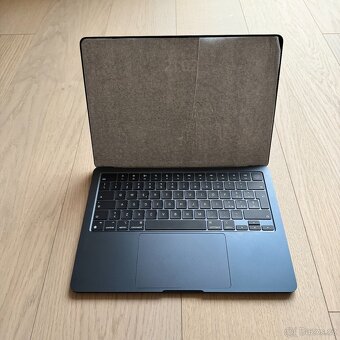 ZÁNOVNÍ MACBOOK AIR 13” M2/256GB/8GB/BATERIE 100% - 3