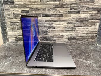MacBook Pro 16" 2019 i7 / 16GB / 500GB / Pro 5300M - 3