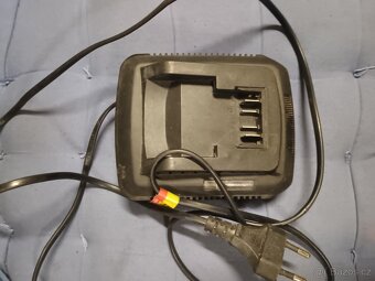 Nabíječka a zdroj Li-ioN 20V - 3