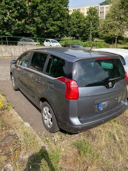 Peugeot 5008, rok 2011, typ motoru 9HR - 3