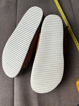 Chlapecké  přezuvky Baťa vel 35 nove - 3