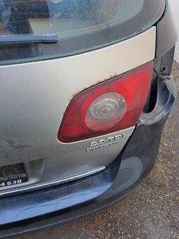 Passat B6 combi - zadní víko kufru - kód barvy nevím. - 3