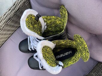 Brusle kolečkové Bauer Vapor X3.5 RH SR vel.8(EU43) - 3