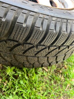 2ks kola s velmi hezkým zimním pneu Felicia 165/70 r13 - 3