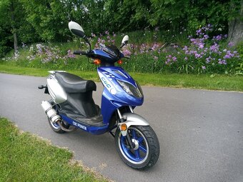 Pěkný spolehlivý skútr 2T 50 ccm - 3