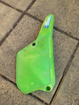 Prodám levou pidsedlovku Kawasaki KX 80 - 3