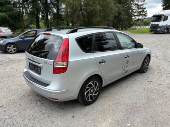 HYUNDAI I30 SW COMBI 1.4i----2011----NOVE V CR----- - 3